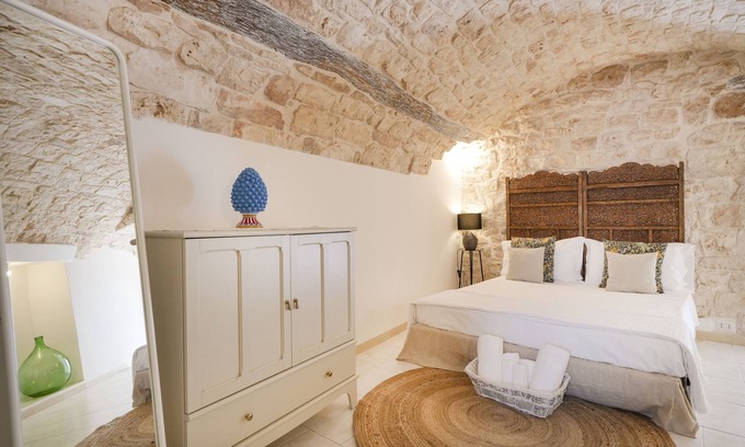 Conversano House | Holiday Home 'Le Badesse Mitrate' with Wi-Fi and Air Conditioning