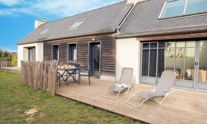 Brignogan-Plage House | Holiday Home Le Petit Bonheur by Interhome