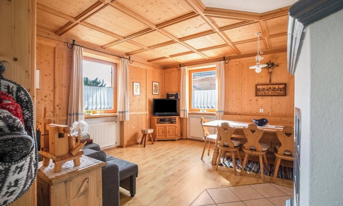 Mendel Pass House | Holiday Home 'Mendelhaus' with Mountain View, Private Garden and Wi-Fi