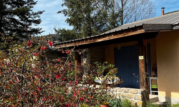 Thorame-Basse House | Holiday Home 'Petit Chalet' with Mountain View, Private Terrace and Private Garden