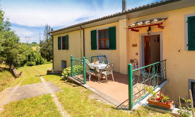 Fauglia House | Holiday Home 'Poggio1' with Shared Pool, Shared Garden and Wi-Fi