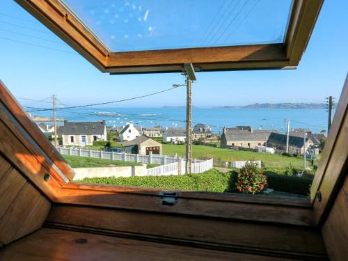 Tredrez-Locquemeau House | Holiday Home Roz Amor by Interhome