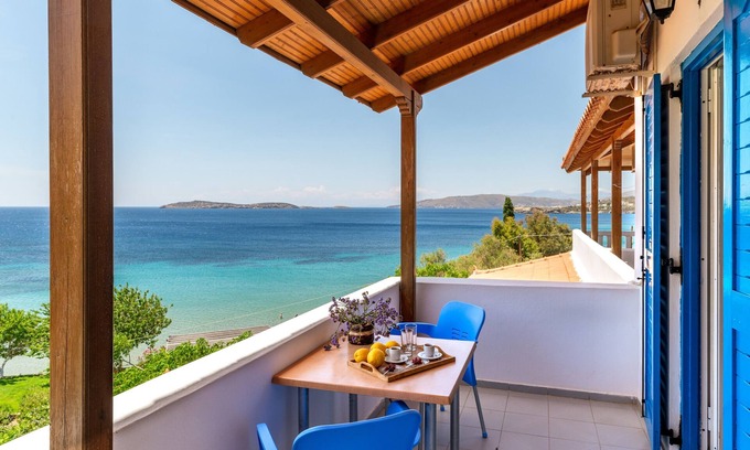 Batsi House | Holiday Home 'Seaview Mastrozane Studio 3 Andros' with Sea View, Wi-Fi and Air Conditioning