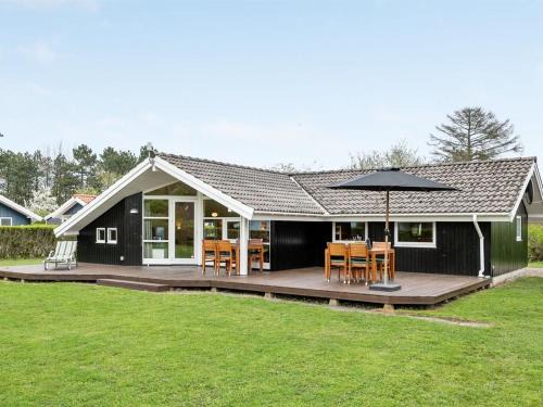 Spodsbjerg House | Holiday Home Tore - 200m from the sea by Interhome