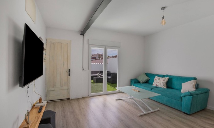 Playa de Arinaga House | Holiday Home 'Us' with Private Terrace and Wi-Fi