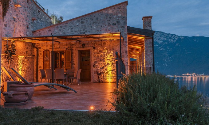 Limone sul Garda House | Holiday Home 'Villa Limone' with Lake View, Private Terrace and Wi-Fi