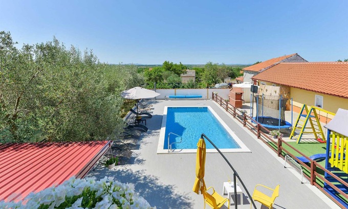 Suhovare Ski Chalet | Holiday Home Vesna with pool and children area