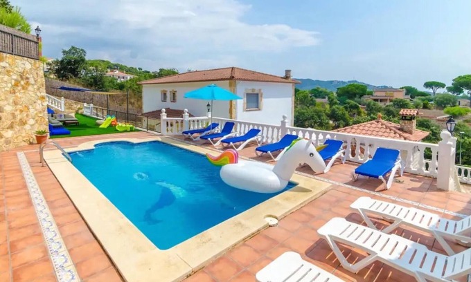 Lloret de Mar House | Holiday Home 'Villa Mansory' with Sea View, Wi-Fi and Air Conditioning