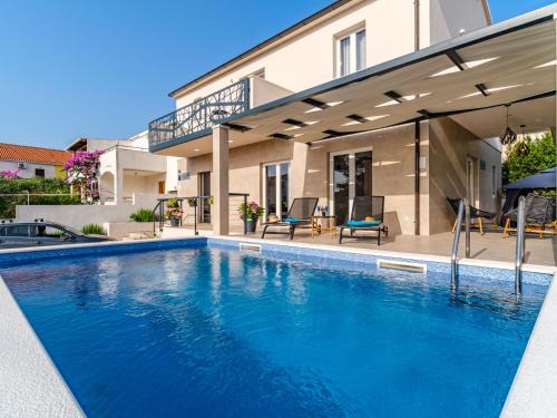 Cove Makarac (Milna) House | Holiday Home Villa Renesansa by Interhome