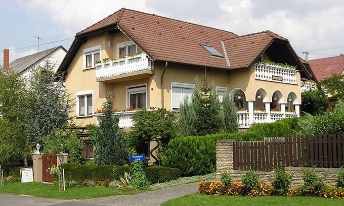 Heviz House | Holiday home with balcony and air conditioning