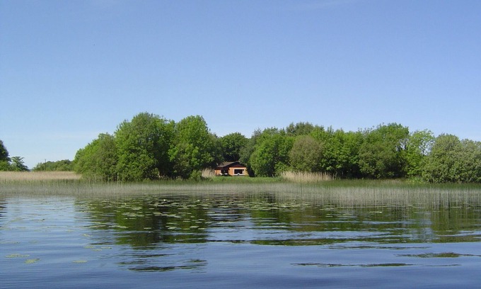 Woodford House | Holiday home with boat, romantically located between sea and moor