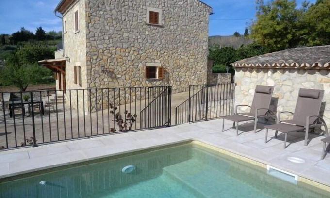 Alaro House | Holiday home with pool in quiet & safe location, only 1 km to the market square