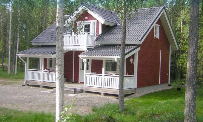 Paltamo House | Holiday home with sauna at the lake an a private beach