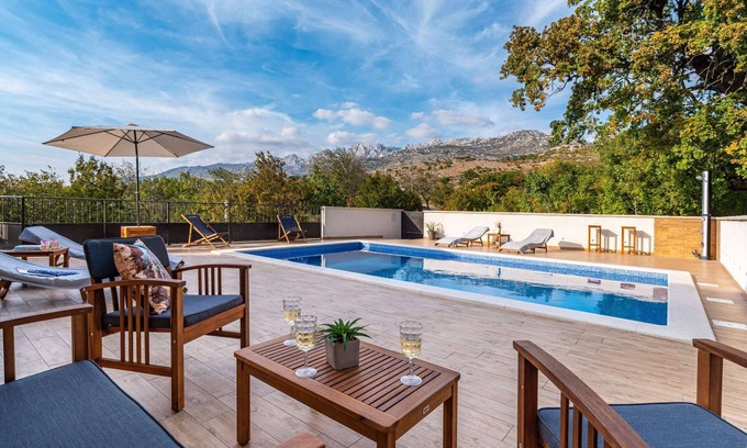 Zaton Obrovacki House | Holiday Home Zaton With Pool Near River Canyon