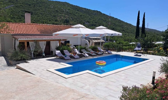 Seget Villa | Holiday house Daisy with heated pool,villa only for you.