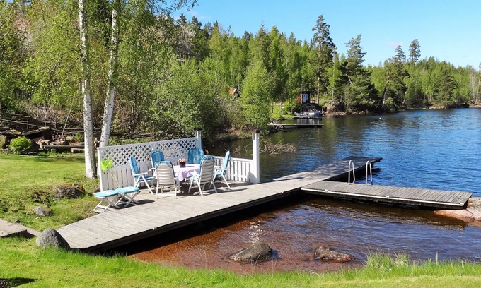 Boxholm Cottage | Holiday house in a sunny location at the Somme, private jetty and boat, good fishing possibility