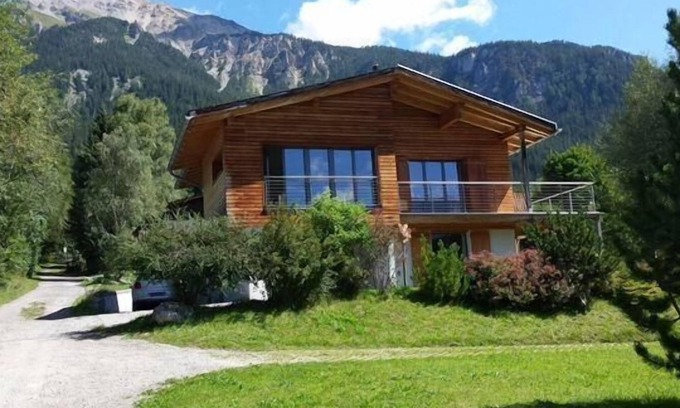 Grisons House | Holiday house Lenz for 1 - 8 persons with 4 bedrooms - Detached holiday house