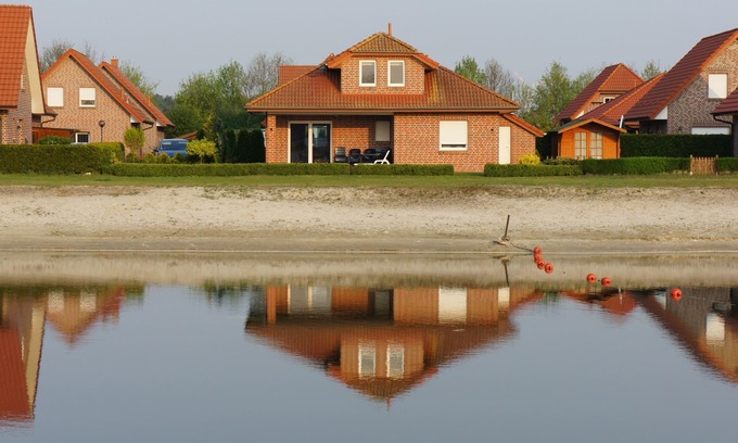 Walchum House | Holiday house right on the lake