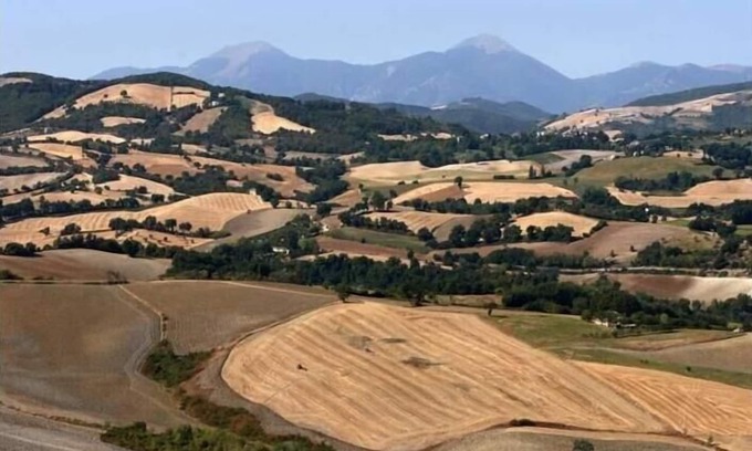 Urbino House | Holiday house Urbino for 1 - 16 persons with 6 bedrooms - Holiday house