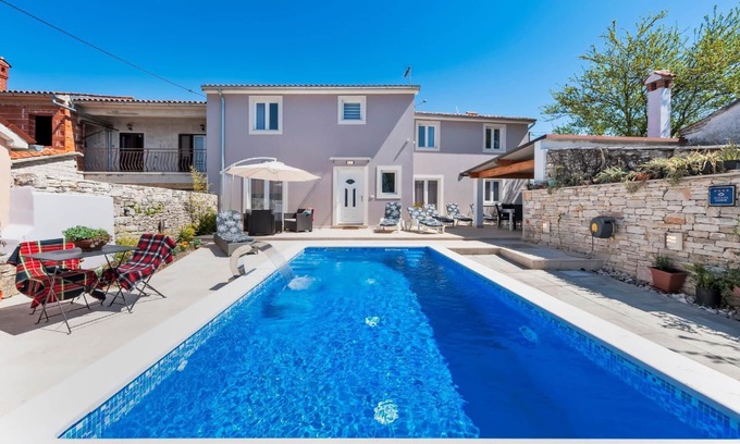 Debeljuhi House | Holiday house Zminj for 1 - 8 persons with 4 bedrooms - Holiday home
