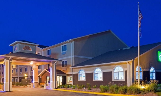 Morrisonville Hotel | Holiday Inn Express Deforest by IHG