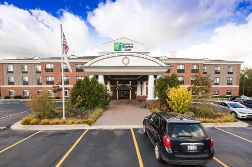 Grand Blanc Hotel | Holiday Inn Express Hotel & Suites Grand Blanc by IHG