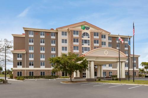 The Forum Hotel | Holiday Inn Express Hotel & Suites Fort Myers East - The Forum by IHG