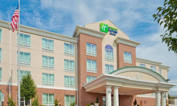 Hellertown Hotel | Holiday Inn Express Hotel & Suites Bethlehem by IHG