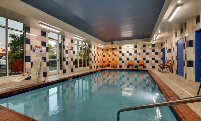 Georgetown Hotel | Holiday Inn Express Lexington North-Georgetown by IHG