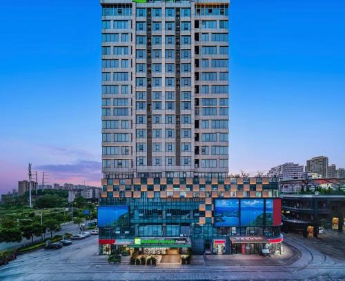 Nanchang Hotel | Holiday Inn Express Nanchang West Station by IHG