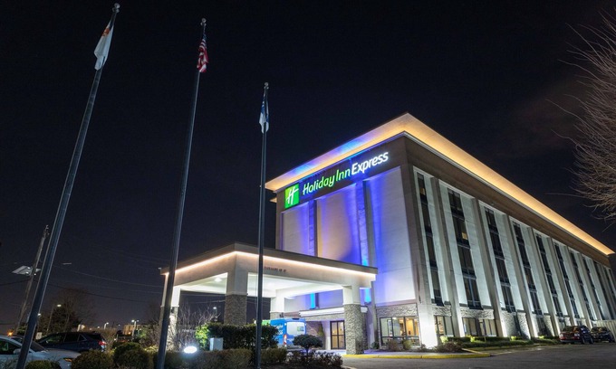 Elizabeth Hotel | Holiday Inn Express Newark Airport Elizabeth by IHG