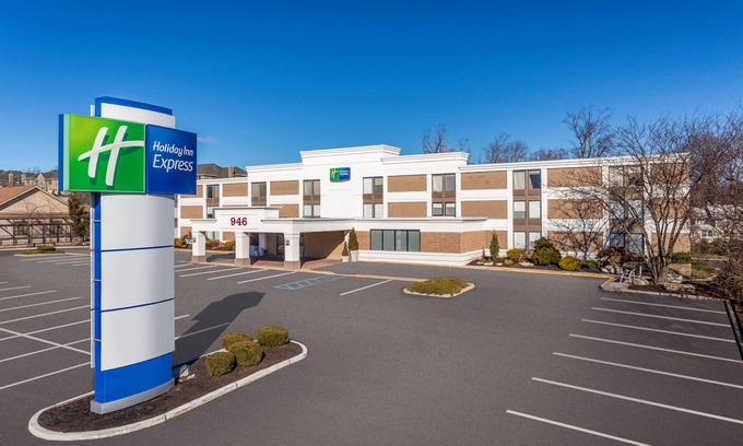 Ramsey Hotel | Holiday Inn Express Ramsey-Mahwah by IHG