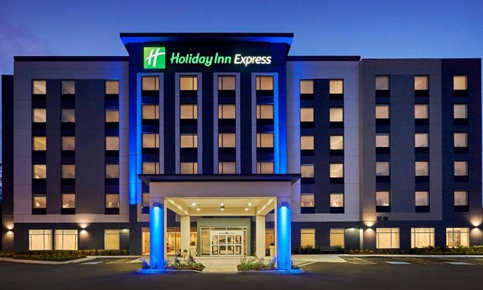Point Edward Hotel | Holiday Inn Express - Sarnia - Point Edward by IHG