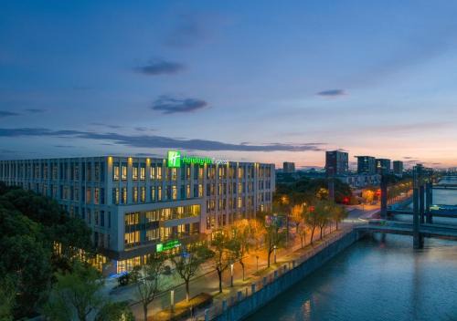 Minhang Hotel | Holiday Inn Express Shanghai Pujiang by IHG