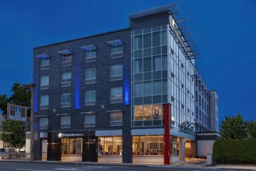 The Waterfront Hotel | Holiday Inn Express & Suites Jersey City - Holland Tunnel by IHG