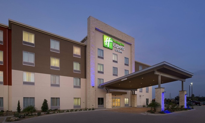Bay City Hotel | Holiday Inn Express & Suites Bay City by IHG