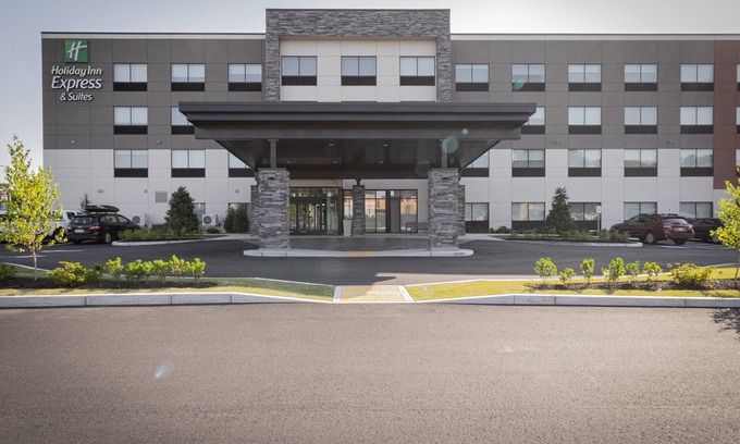 Randolph Hotel | Holiday Inn Express & Suites Boston South - Randolph by IHG