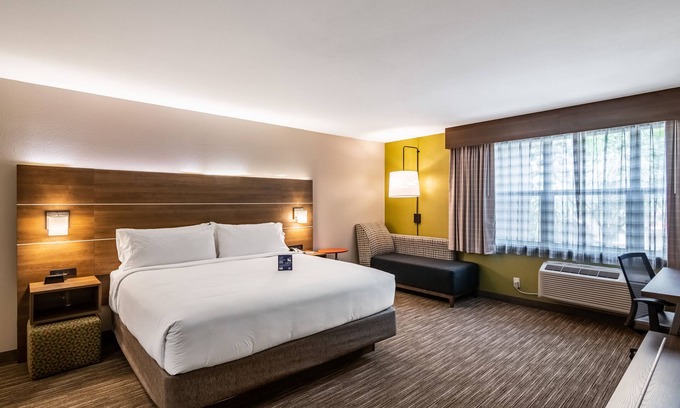 Camarillo Hotel | Holiday Inn Express & Suites Camarillo by IHG