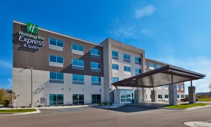 Cedar Springs Hotel | Holiday Inn Express & Suites - Cedar Springs - Grand Rapids N by IHG