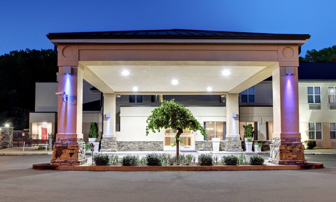 Hurricane Mills Hotel | Holiday Inn Express Hurricane by IHG