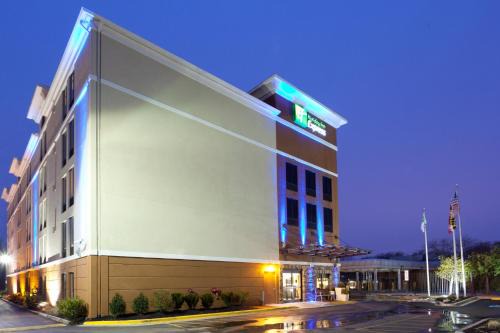 Hyattsville Hotel | Holiday Inn Express Washington DC-BW Parkway by IHG