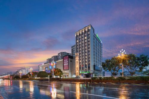 Liangshan Yi Hotel | Holiday Inn Express - Xichang City Center by IHG