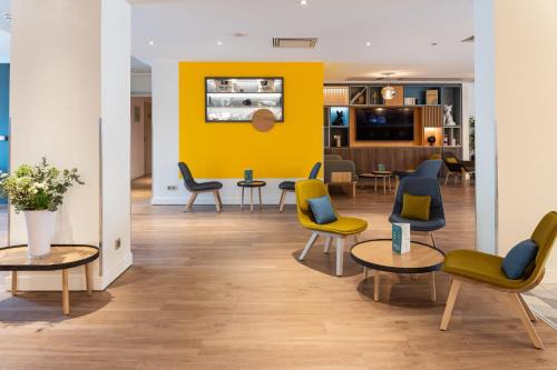 La Demi - Lune Hotel | Holiday Inn Lyon Vaise by IHG