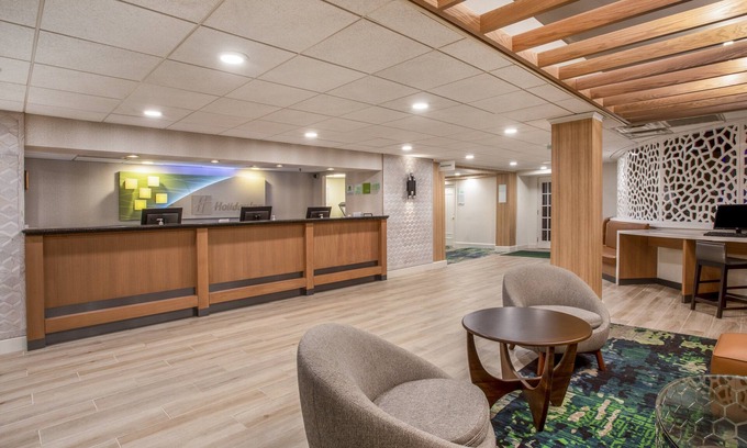 Parsippany Hotel | Holiday Inn & Suites Parsippany Fairfield by IHG