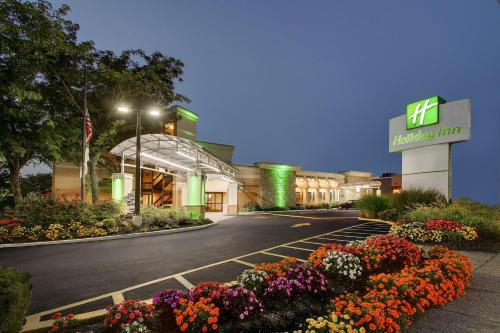 Carle Place Hotel | Holiday Inn Westbury-Long Island by IHG