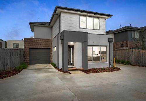 Safety Beach House | Holiday on Dromana by Ready Set Stay - 150m from the beach