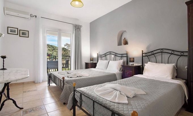 Limni Keri Apartment | Holiday Studio 'Porto Tsi Ostrias 6' with Balcony, Shared Garden & Wi-Fi