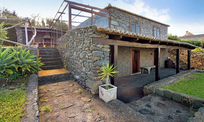 Ponta do Pargo Cottage | Holiday Villa Montemar with Sea View, Wi-Fi & Garden