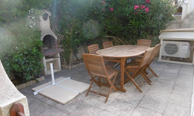 Narbonne-Plage Apartment | HOLIDAYLAND VILLA T2 MEZZANINE 127 sleeps 8 air-conditioned with veranda NARBONNE PLAGE