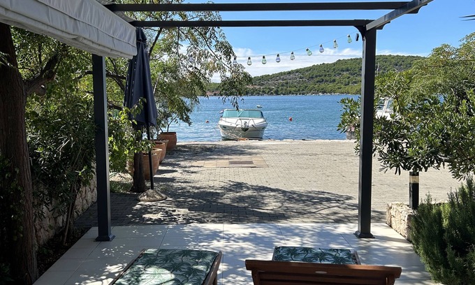 Tijesno House | Holliday house Toma next to the sea